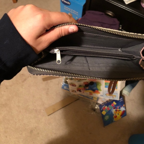 wallet - Picture 3 of 3